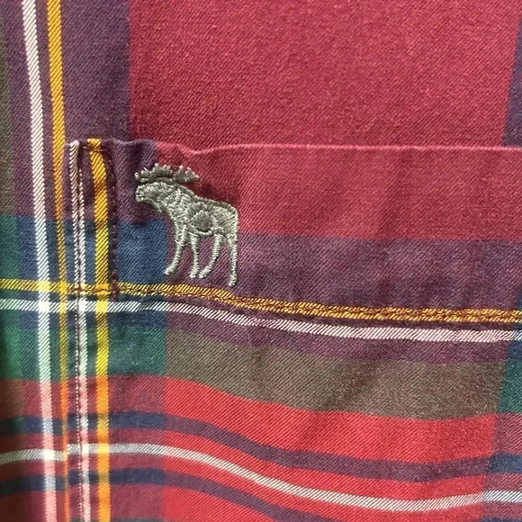 Abercrombie and Fitch Red Plaid Muscle Button Down Shirt Size Medium, Pre-Owned - Picture 3 of 5